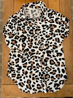 LuLaRoe Valentina White Black and Tan Leopard Print Top
